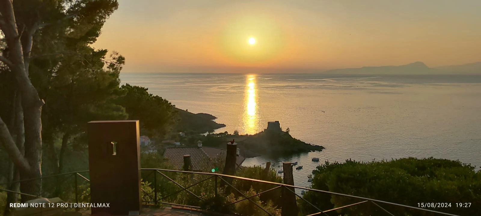 Tramonto sulla costa visto dal ristorante